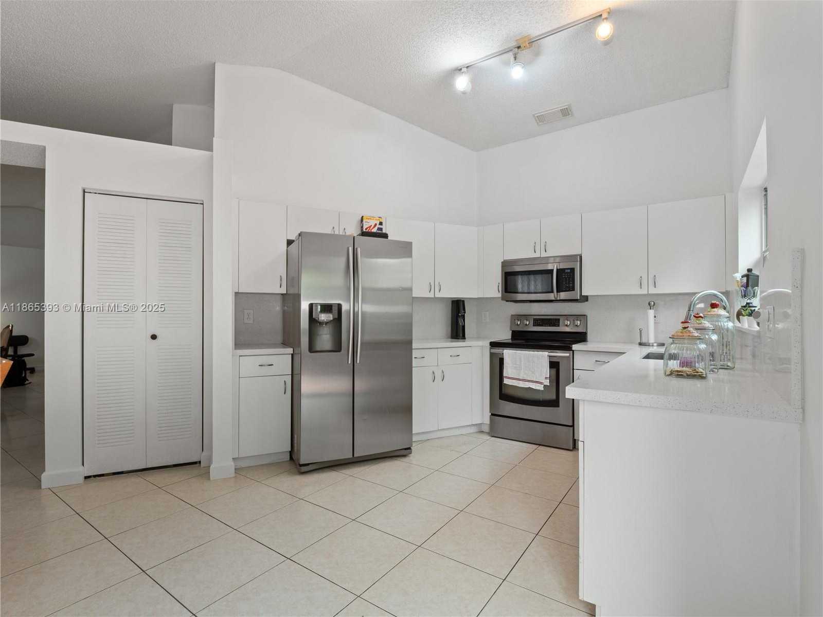 Small Image of 19253 NORTH WEST 22ND ST, Pembroke Pines Number 21