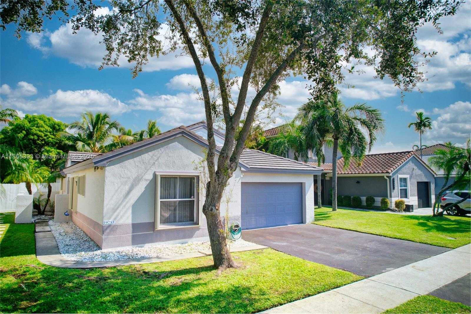 Small Image of 19253 NORTH WEST 22ND ST, Pembroke Pines Number 36