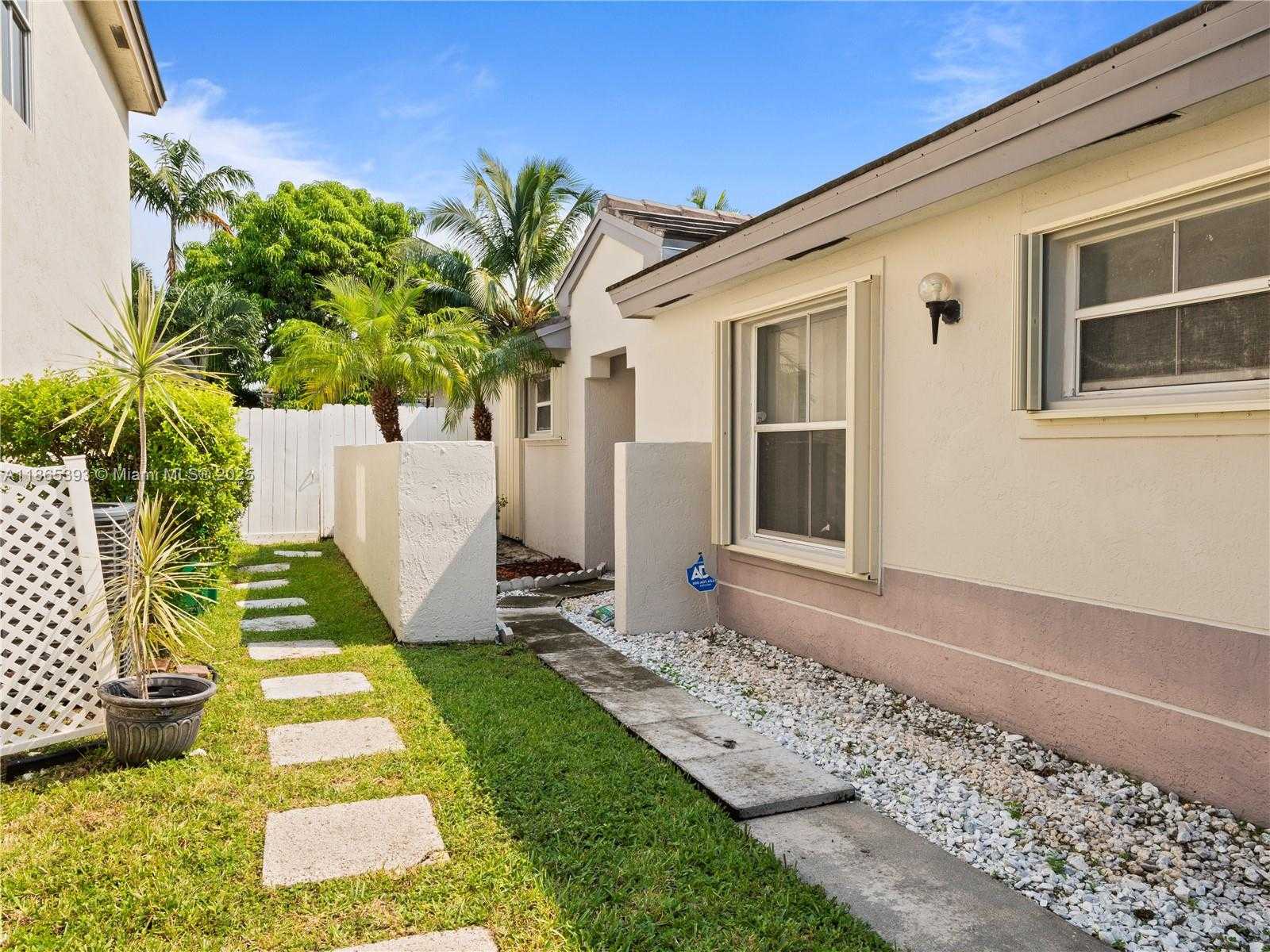 Small Image of 19253 NORTH WEST 22ND ST, Pembroke Pines Number 4