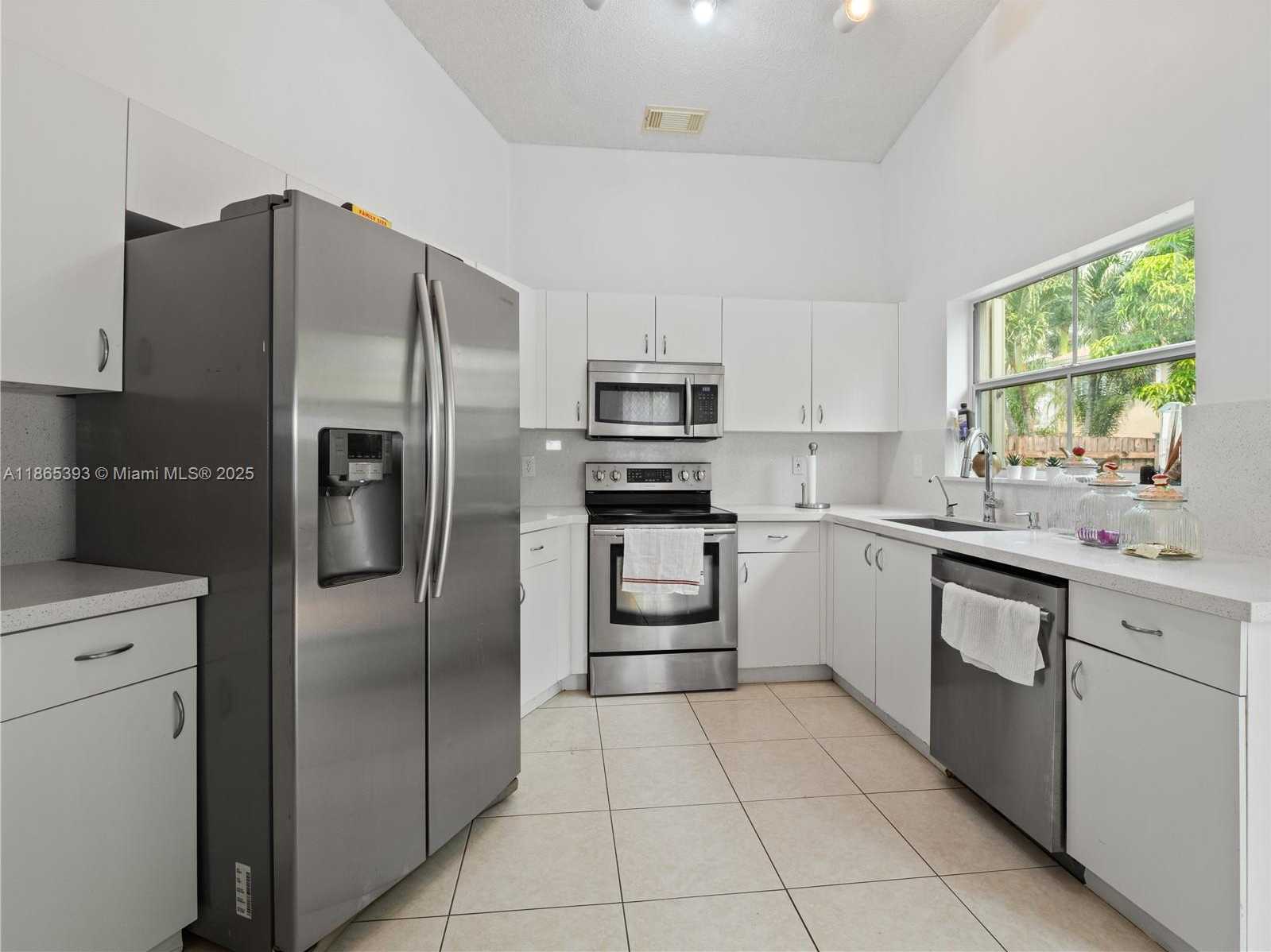 Small Image of 19253 NORTH WEST 22ND ST, Pembroke Pines Number 8