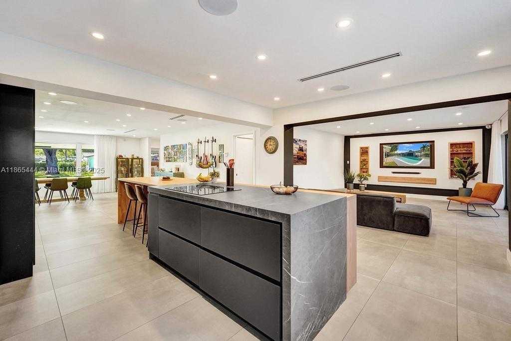 Small Image of 4660 SOUTH WEST 37TH AVE, Dania Beach Number 11