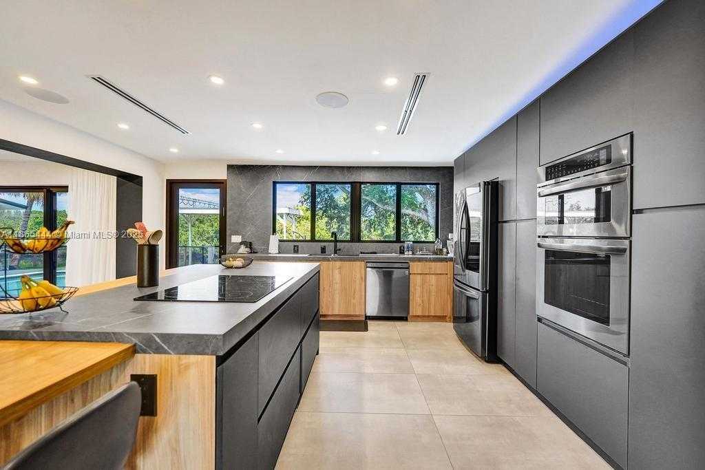 Small Image of 4660 SOUTH WEST 37TH AVE, Dania Beach Number 12