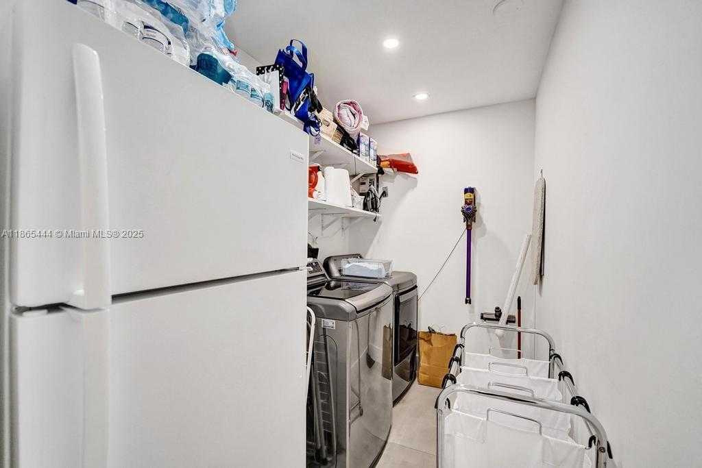 Small Image of 4660 SOUTH WEST 37TH AVE, Dania Beach Number 23