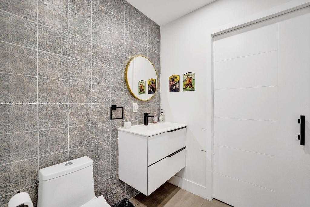 Small Image of 4660 SOUTH WEST 37TH AVE, Dania Beach Number 24