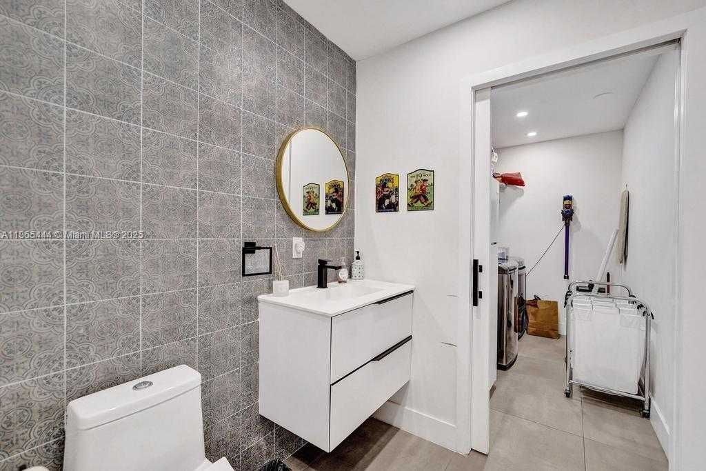 Small Image of 4660 SOUTH WEST 37TH AVE, Dania Beach Number 25