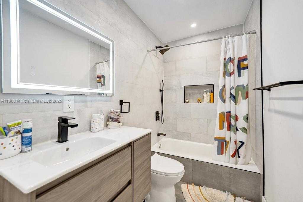 Small Image of 4660 SOUTH WEST 37TH AVE, Dania Beach Number 26