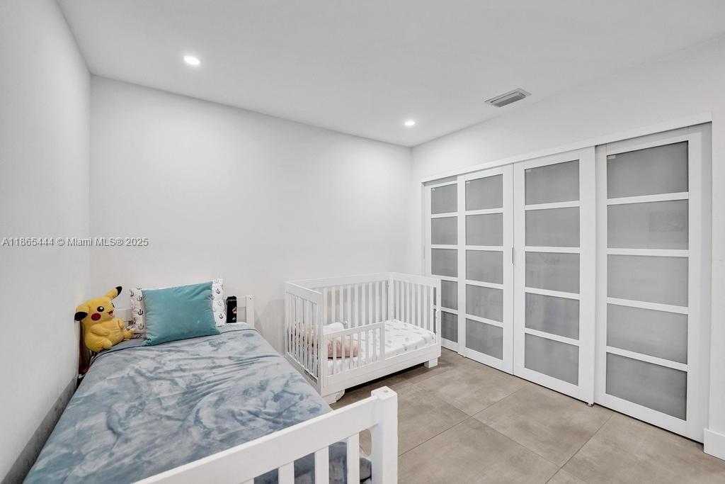 Small Image of 4660 SOUTH WEST 37TH AVE, Dania Beach Number 28