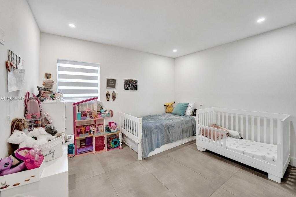 Small Image of 4660 SOUTH WEST 37TH AVE, Dania Beach Number 29