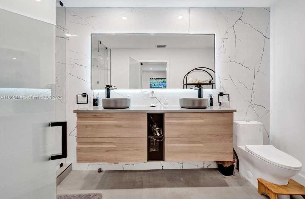 Small Image of 4660 SOUTH WEST 37TH AVE, Dania Beach Number 30