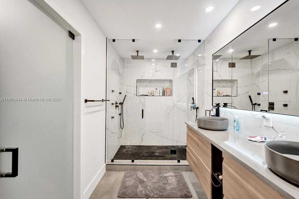 Small Image of 4660 SOUTH WEST 37TH AVE, Dania Beach Number 32