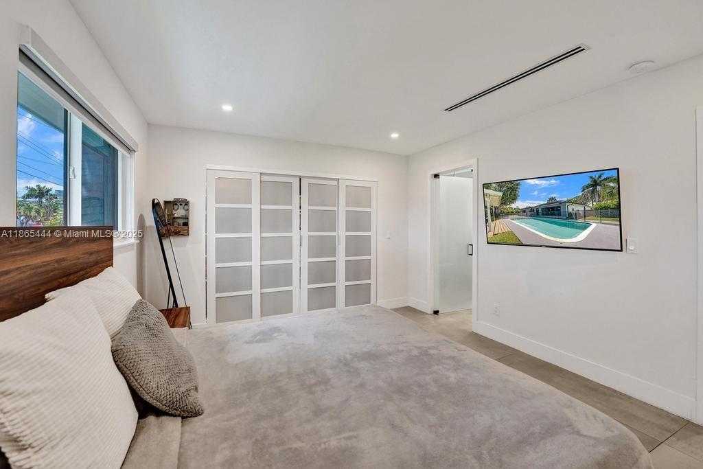 Small Image of 4660 SOUTH WEST 37TH AVE, Dania Beach Number 34