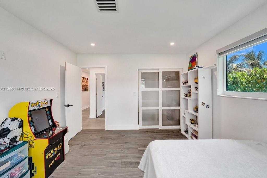 Small Image of 4660 SOUTH WEST 37TH AVE, Dania Beach Number 39