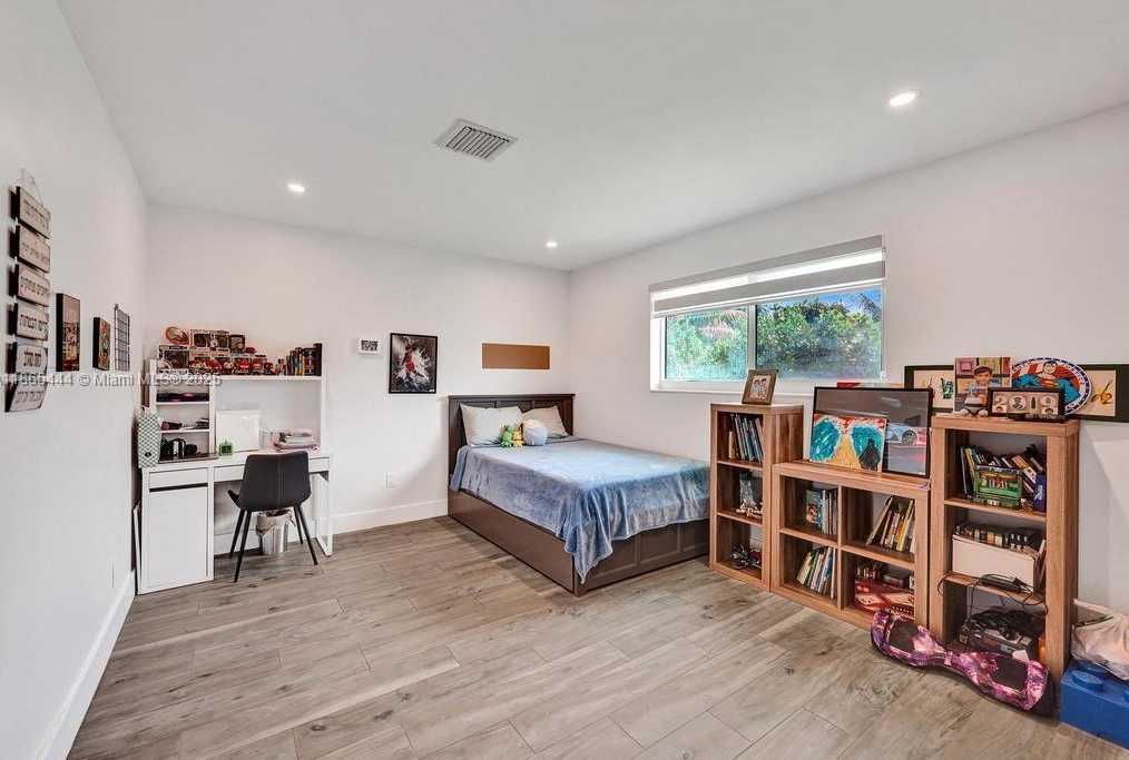Small Image of 4660 SOUTH WEST 37TH AVE, Dania Beach Number 41