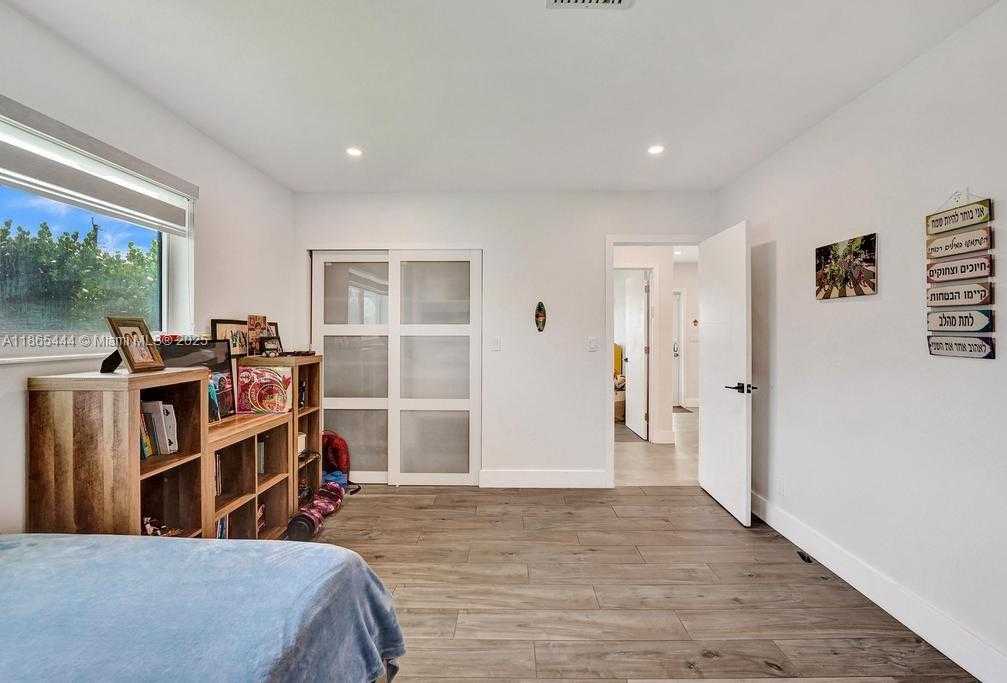 Small Image of 4660 SOUTH WEST 37TH AVE, Dania Beach Number 42
