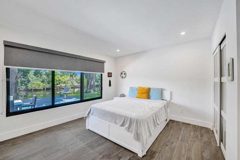 Small Image of 4660 SOUTH WEST 37TH AVE, Dania Beach Number 44