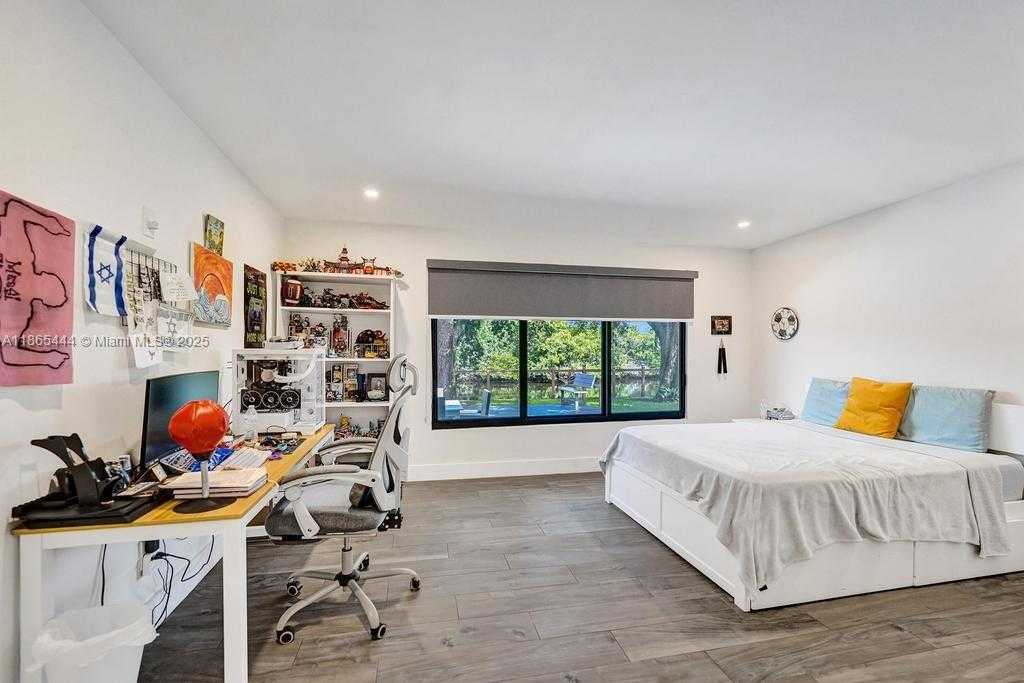 Small Image of 4660 SOUTH WEST 37TH AVE, Dania Beach Number 45