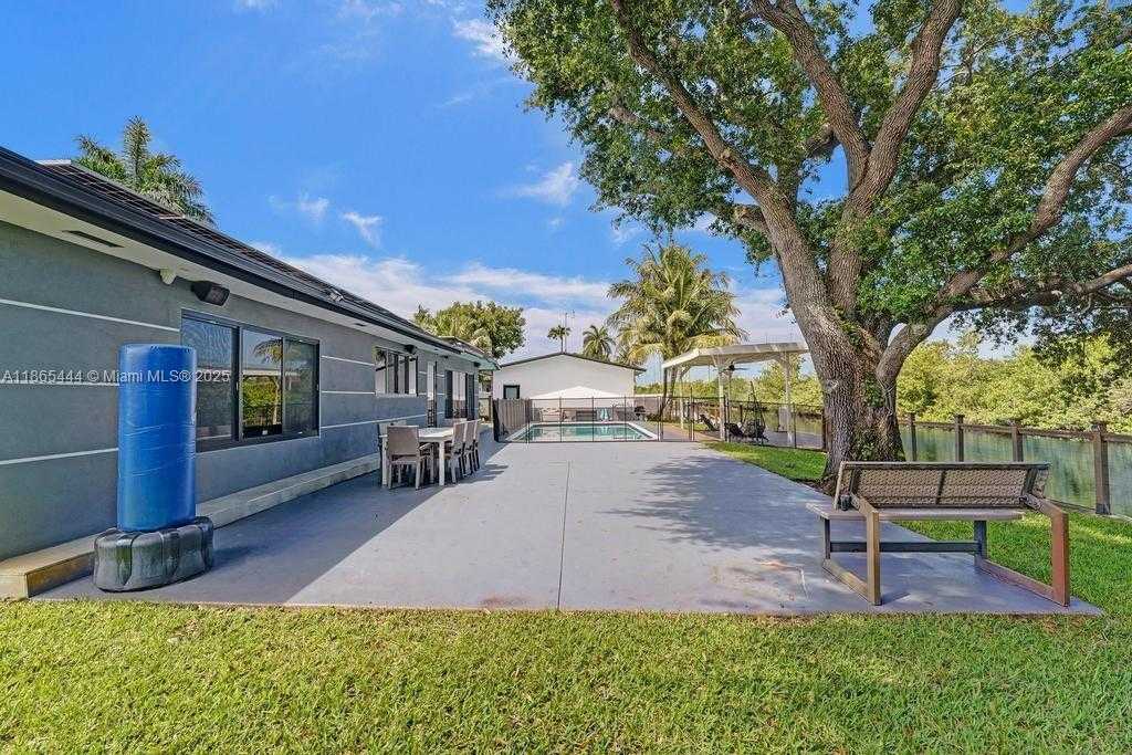 Small Image of 4660 SOUTH WEST 37TH AVE, Dania Beach Number 47