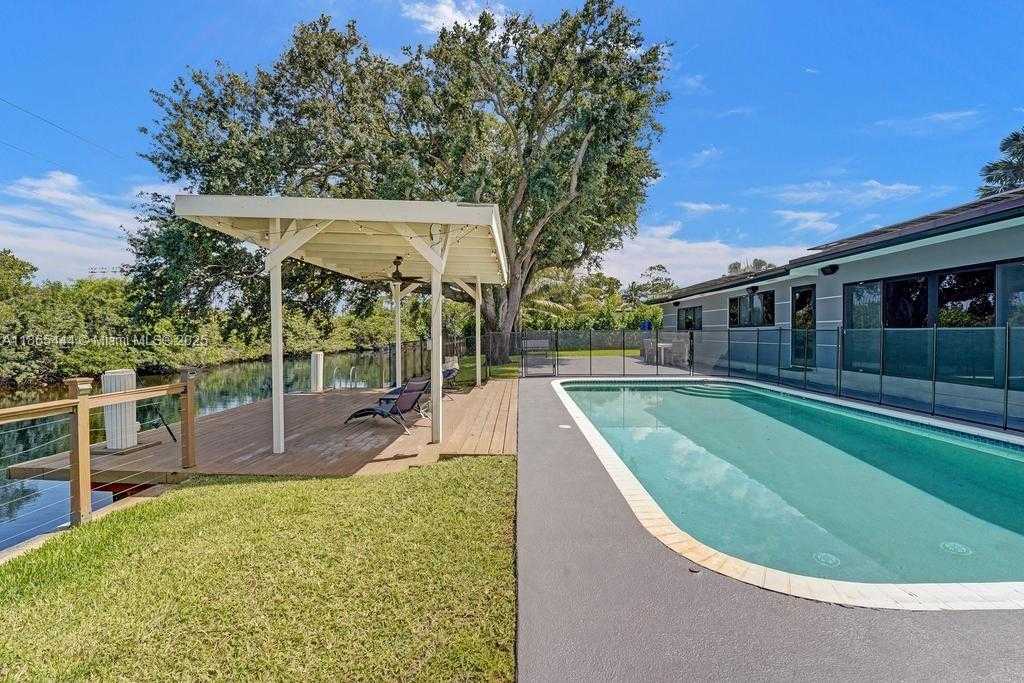 Small Image of 4660 SOUTH WEST 37TH AVE, Dania Beach Number 51