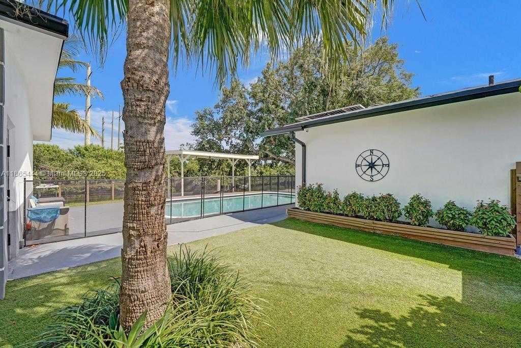 Small Image of 4660 SOUTH WEST 37TH AVE, Dania Beach Number 53