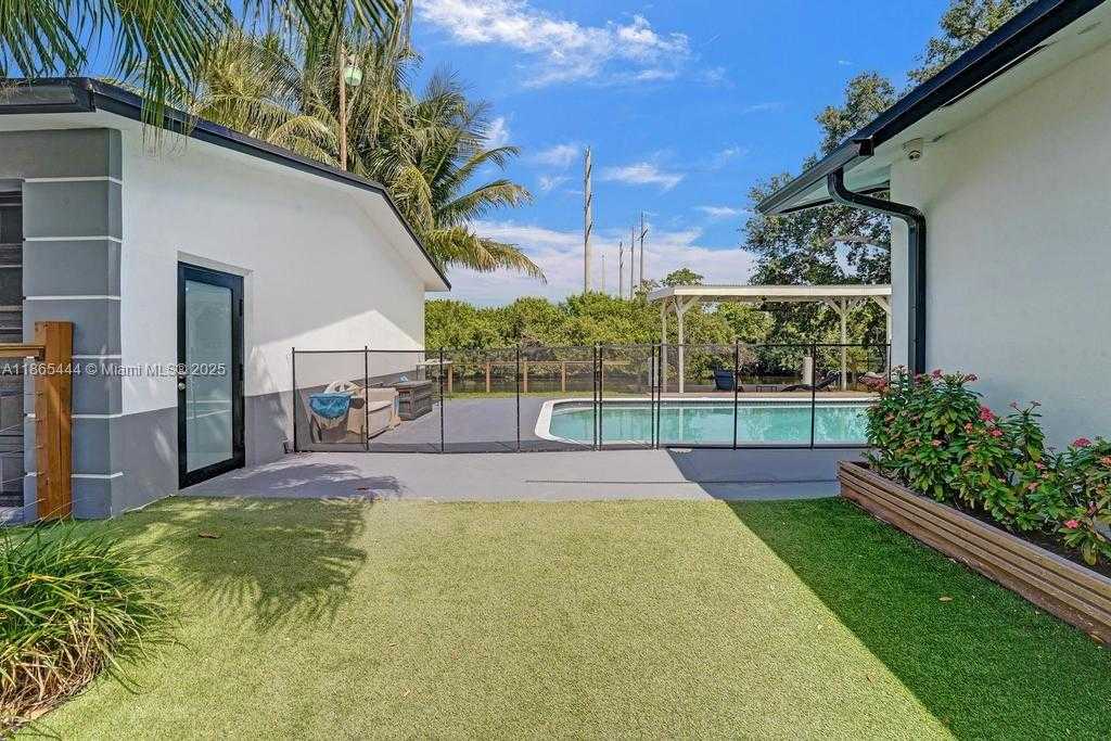 Small Image of 4660 SOUTH WEST 37TH AVE, Dania Beach Number 54