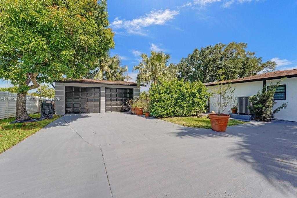 Small Image of 4660 SOUTH WEST 37TH AVE, Dania Beach Number 61