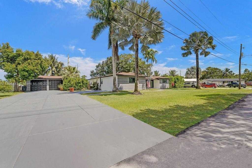 Small Image of 4660 SOUTH WEST 37TH AVE, Dania Beach Number 63