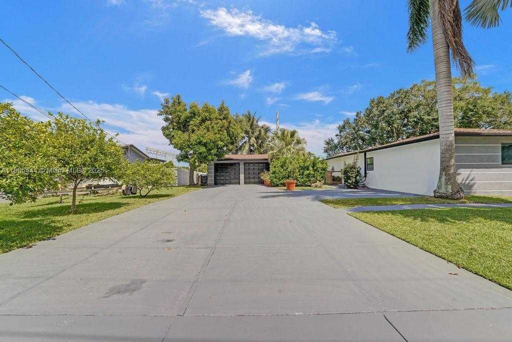 Small Image of 4660 SOUTH WEST 37TH AVE, Dania Beach Number 64