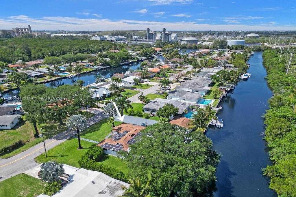 Small Image of 4660 SOUTH WEST 37TH AVE, Dania Beach Number 66