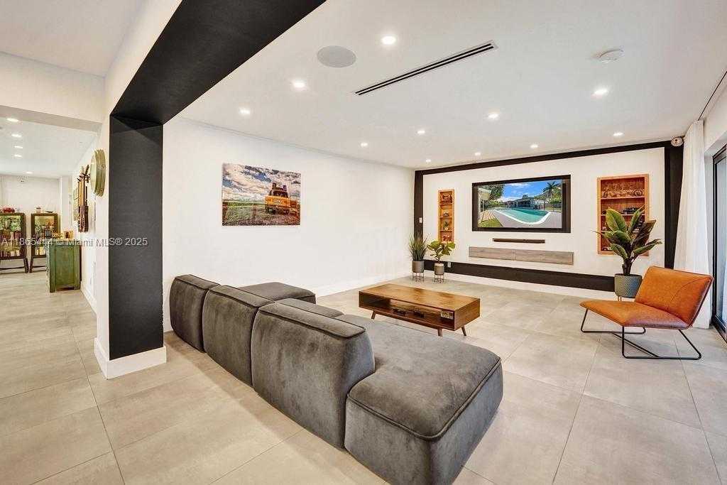 Small Image of 4660 SOUTH WEST 37TH AVE, Dania Beach Number 9