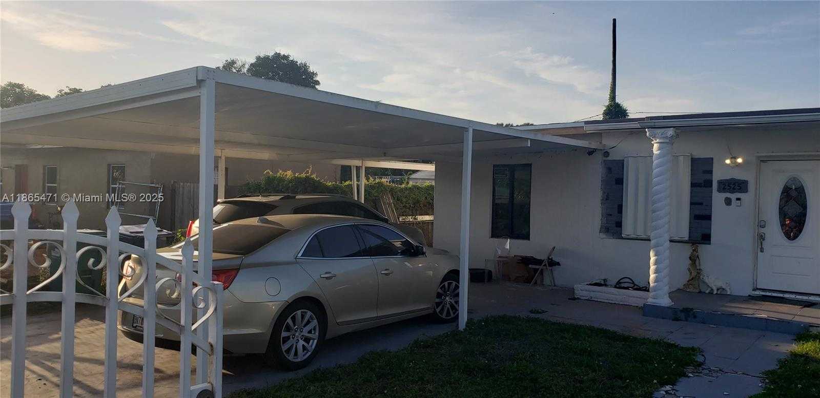 Small Image of 2525 NORTH WEST 156TH ST, Miami Gardens Number 2