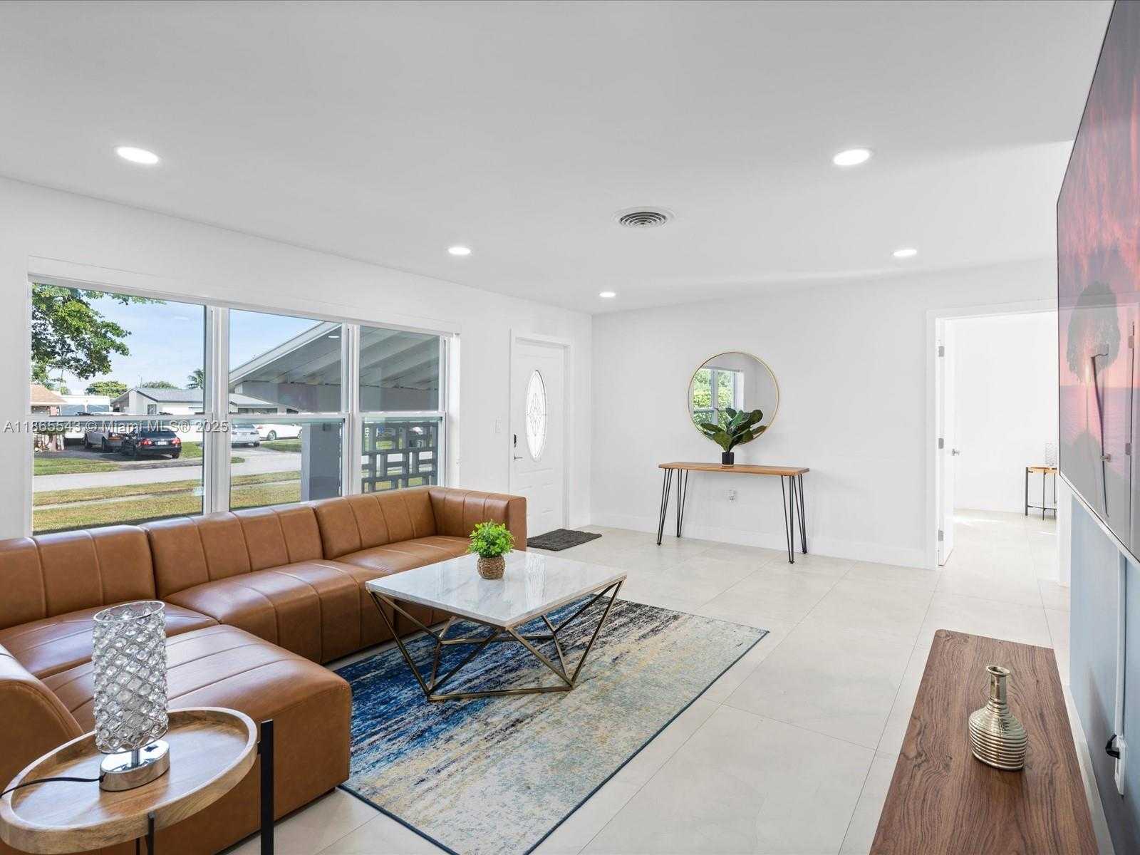 Small Image of 6340 COOLIDGE ST, Hollywood Number 10
