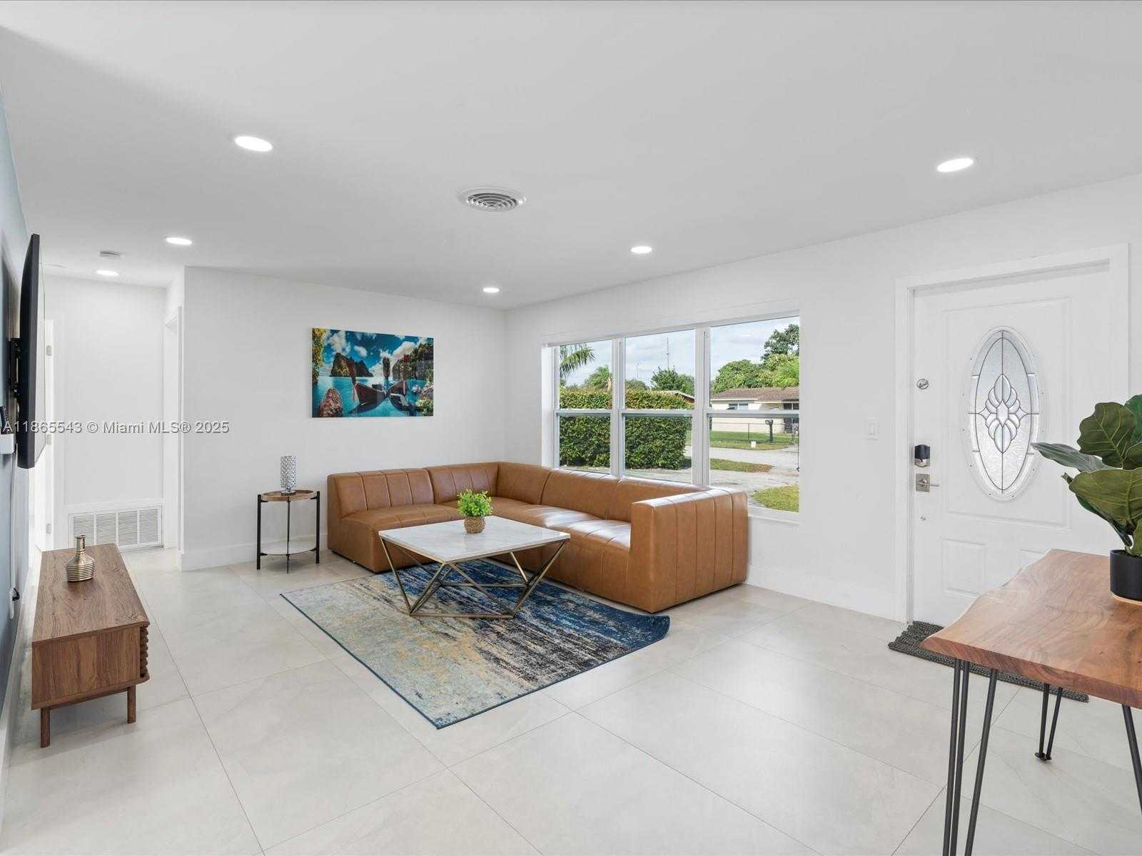Small Image of 6340 COOLIDGE ST, Hollywood Number 12