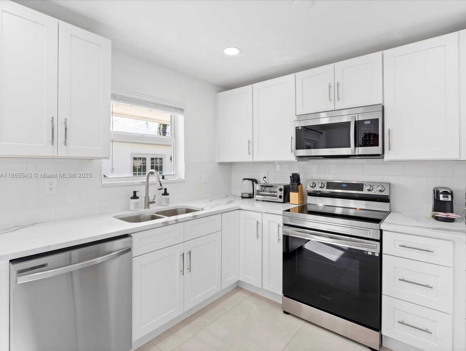 Small Image of 6340 COOLIDGE ST, Hollywood Number 16