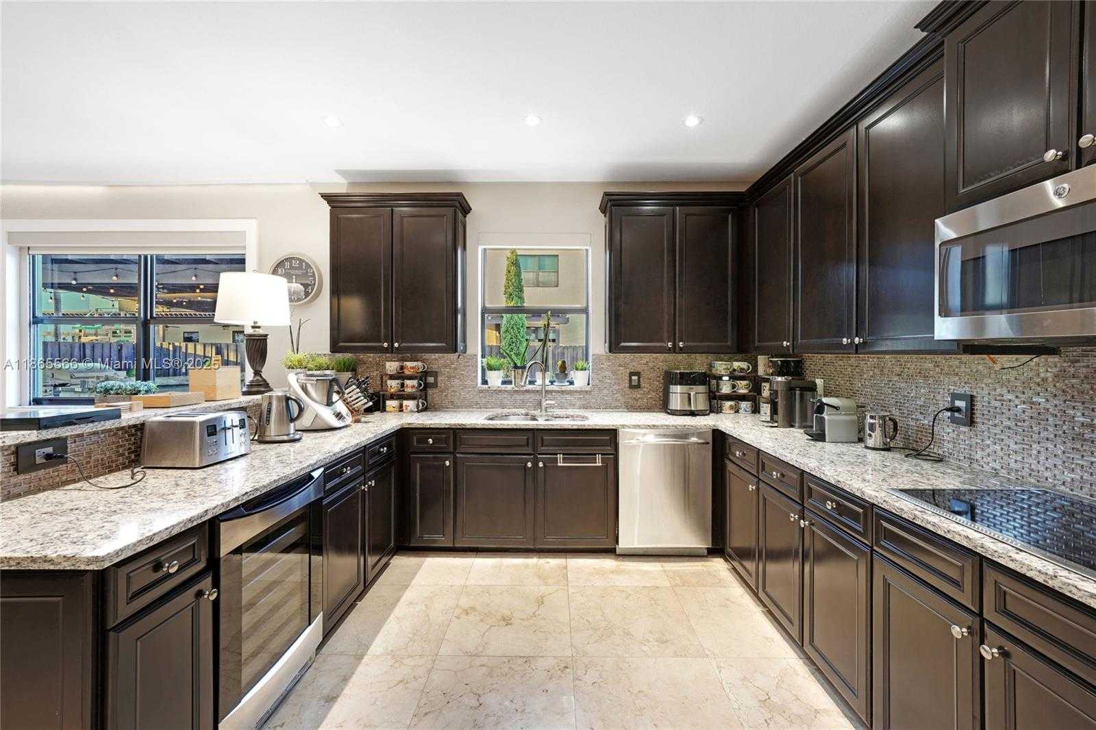 Small Image of 9835 NORTH WEST 86TH TER, Doral Number 12