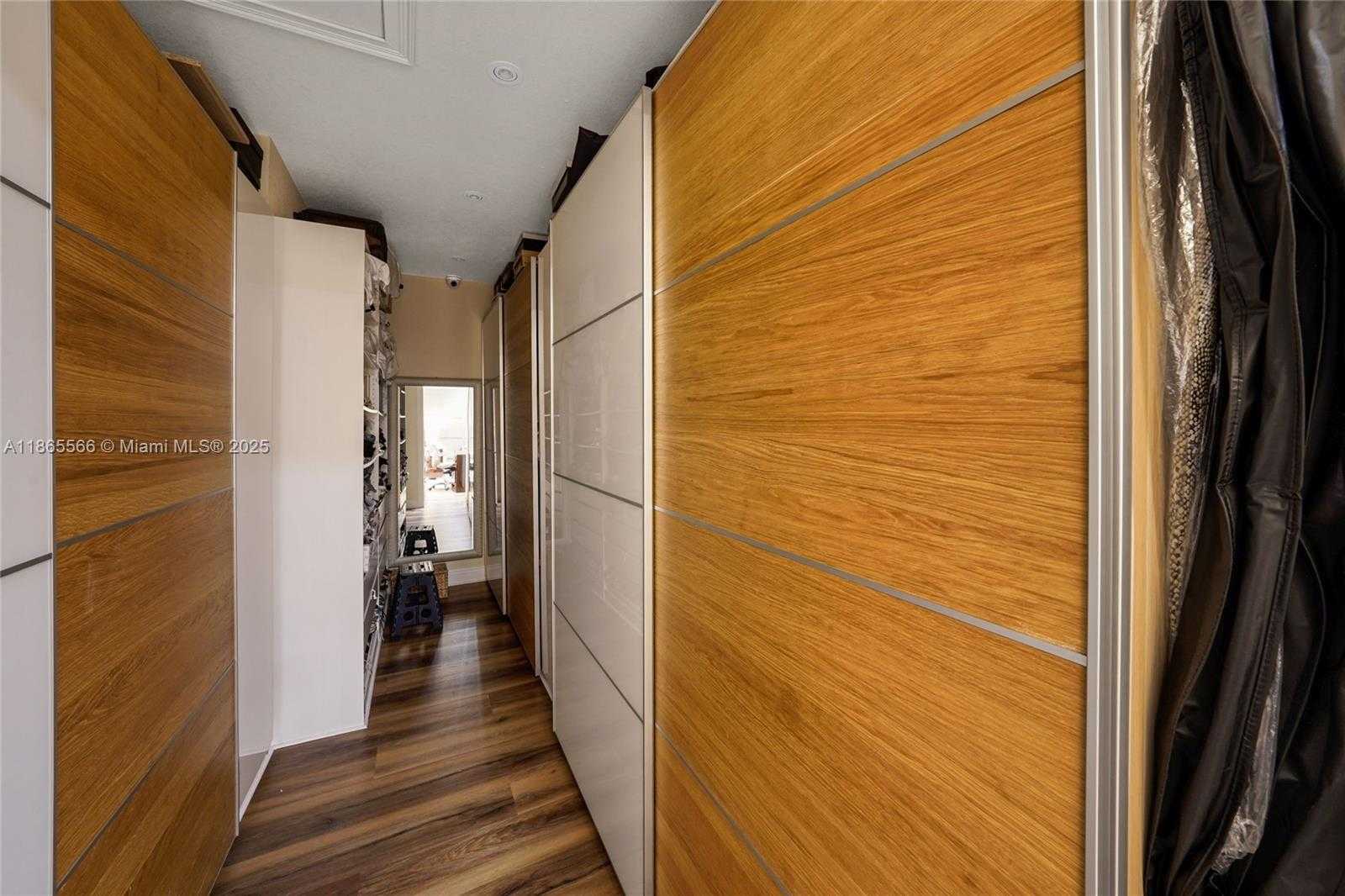 Small Image of 9835 NORTH WEST 86TH TER, Doral Number 35