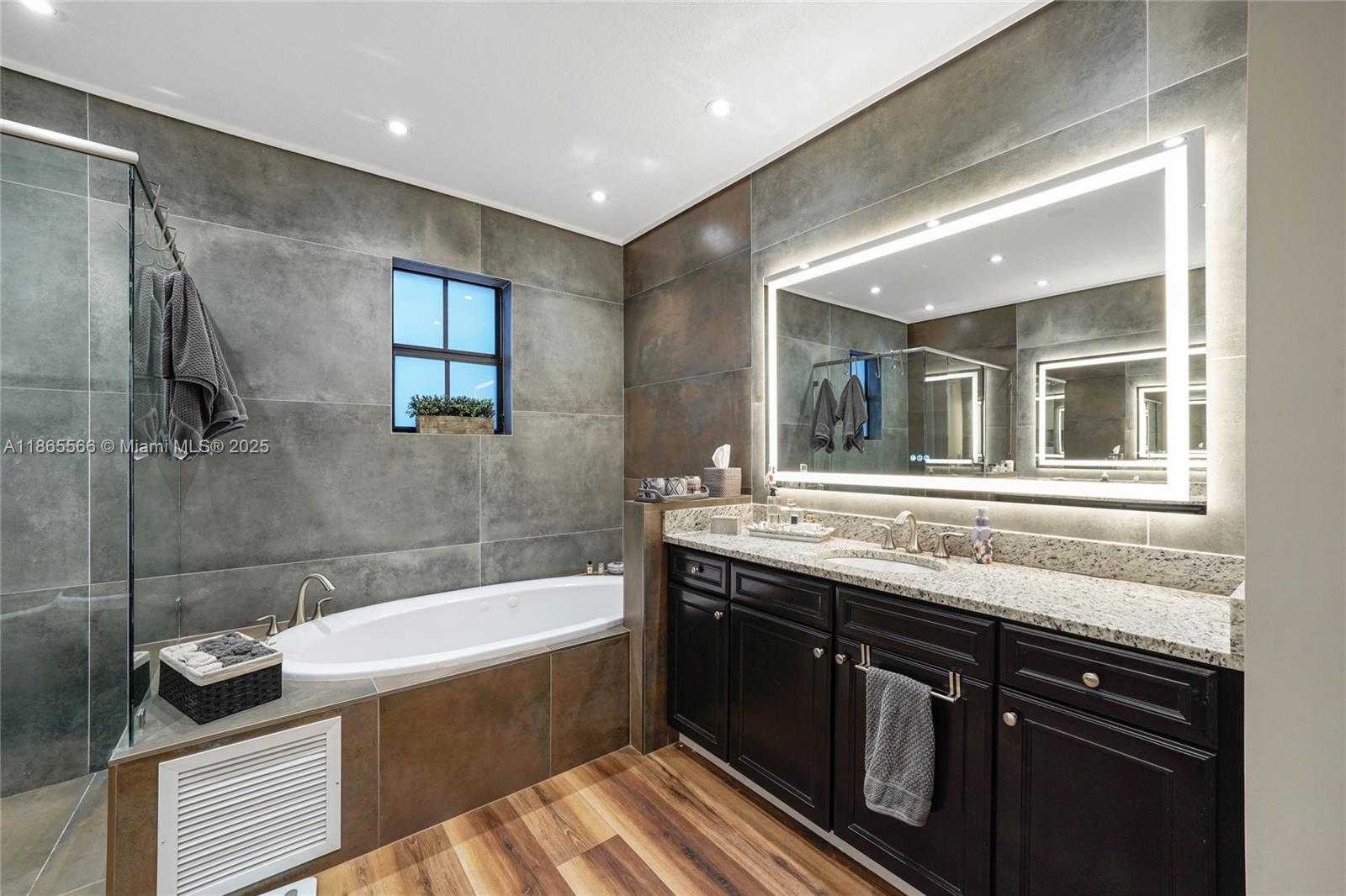 Small Image of 9835 NORTH WEST 86TH TER, Doral Number 37