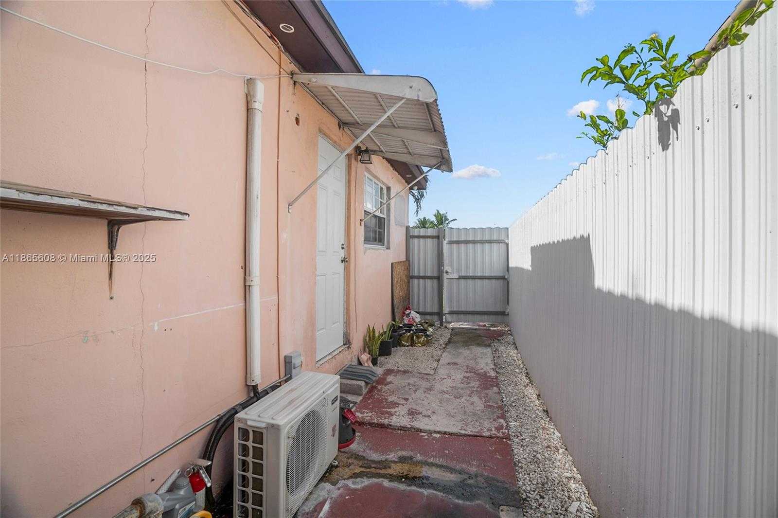 Small Image of 479 EAST 32ND ST, Hialeah Number 23