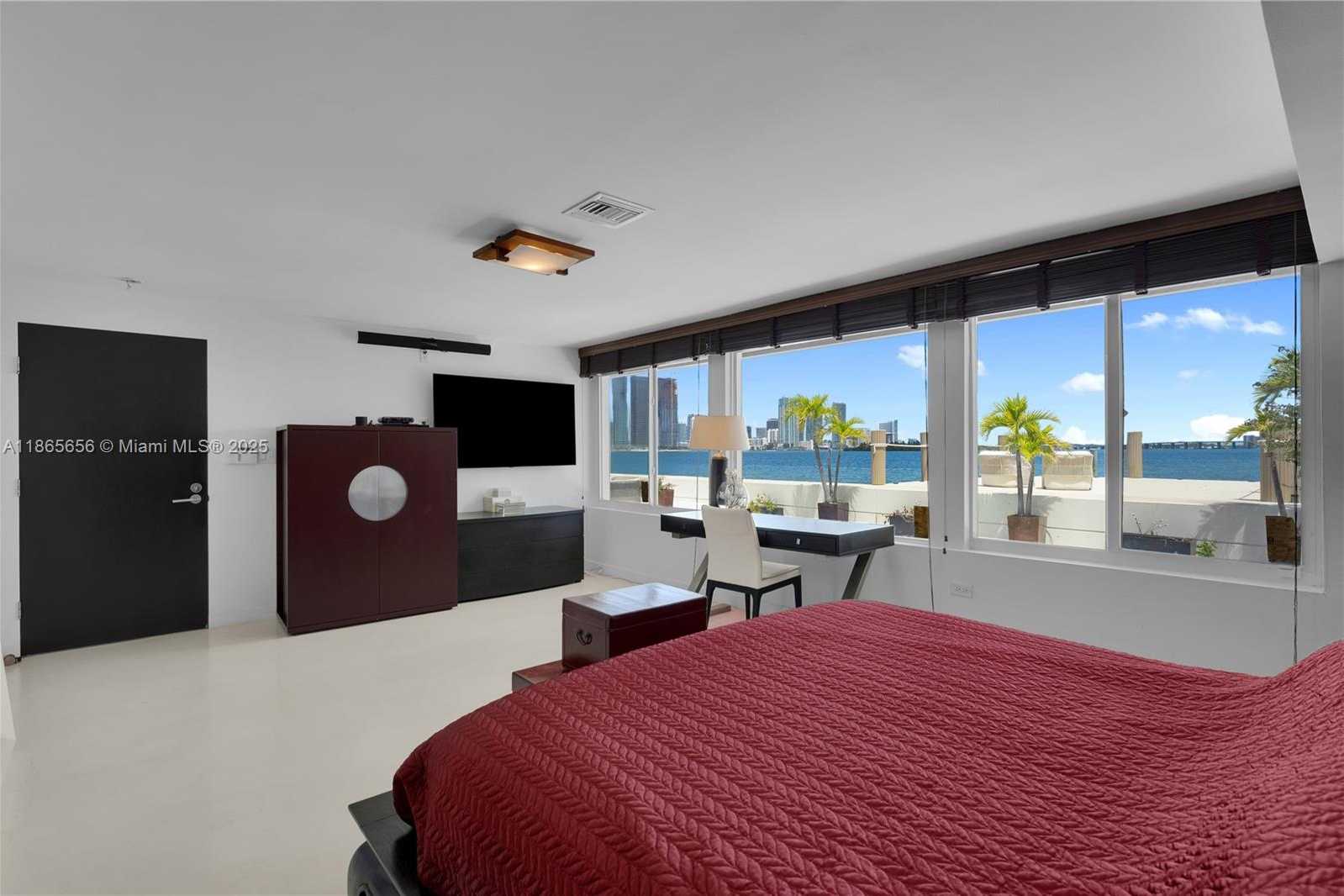 Small Image of 1111 NORTH VENETIAN DR, Miami Number 20
