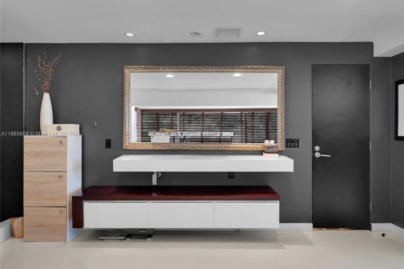 Small Image of 1111 NORTH VENETIAN DR, Miami Number 22