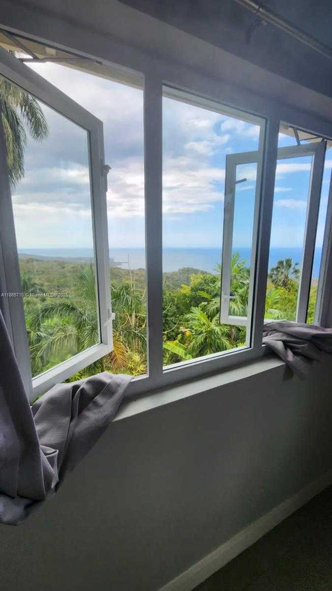 Small Image of VILLA, MONTEGO BAY, JAMAICA, Out of City Number 19