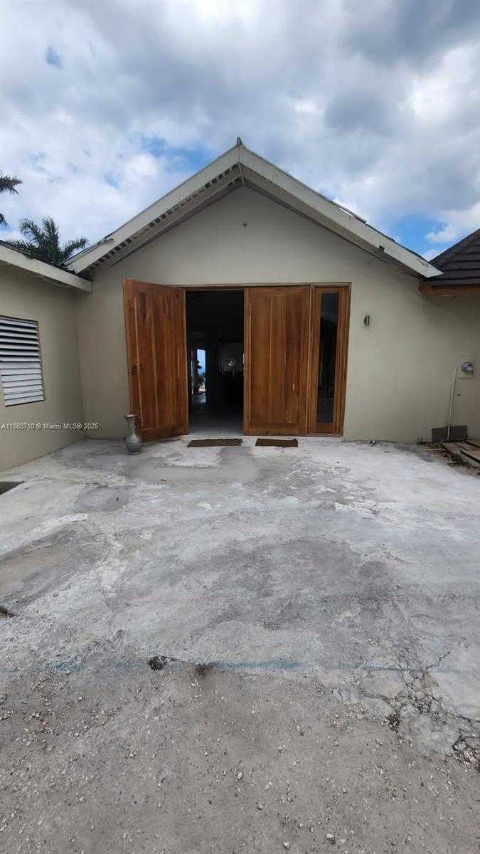 Small Image of VILLA, MONTEGO BAY, JAMAICA, Out of City Number 2