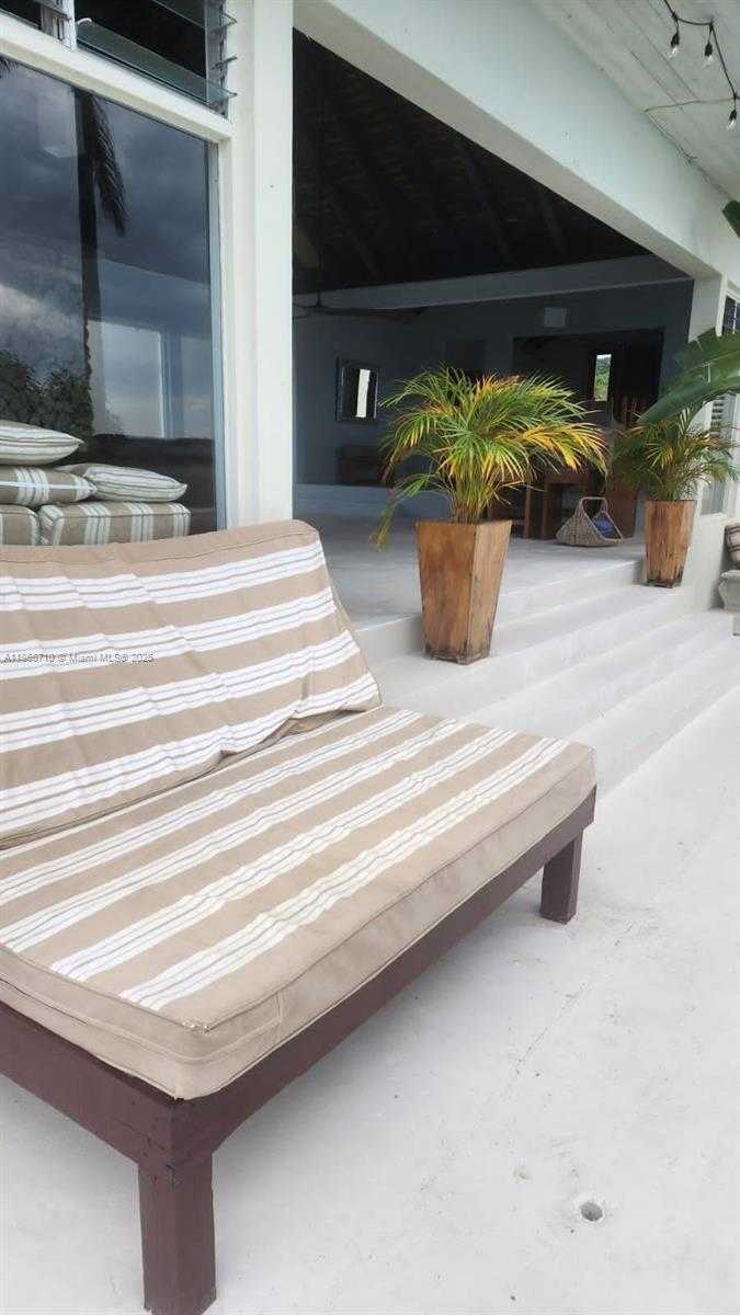 Small Image of VILLA, MONTEGO BAY, JAMAICA, Out of City Number 20