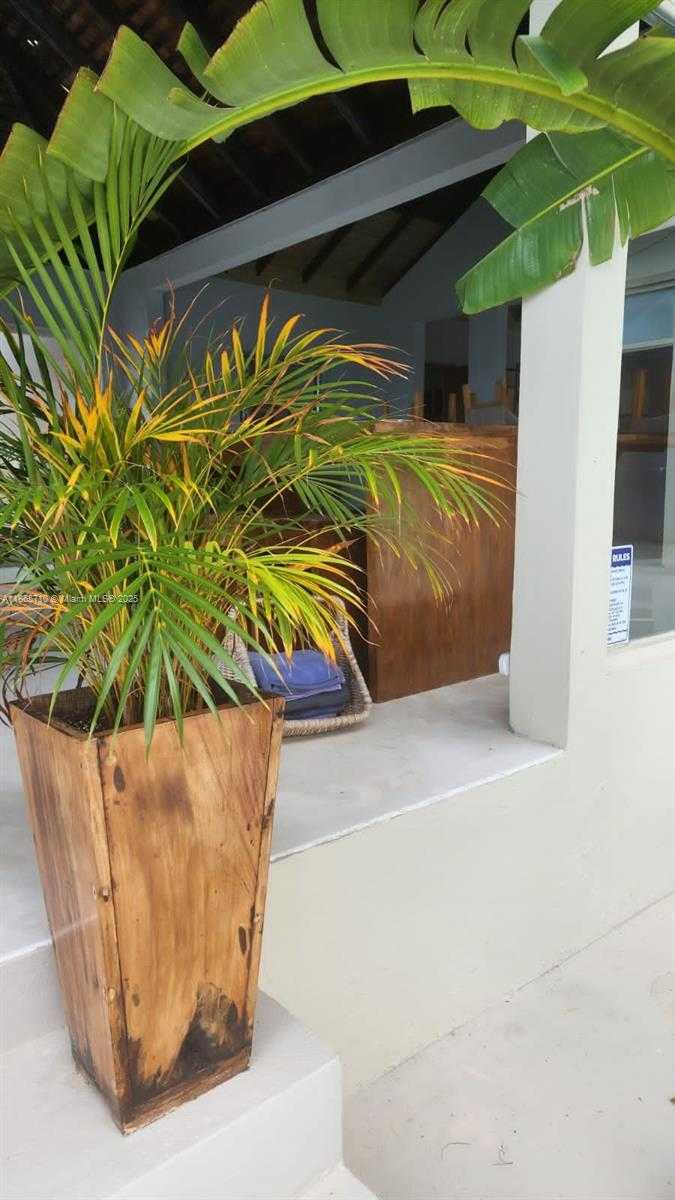 Small Image of VILLA, MONTEGO BAY, JAMAICA, Out of City Number 21