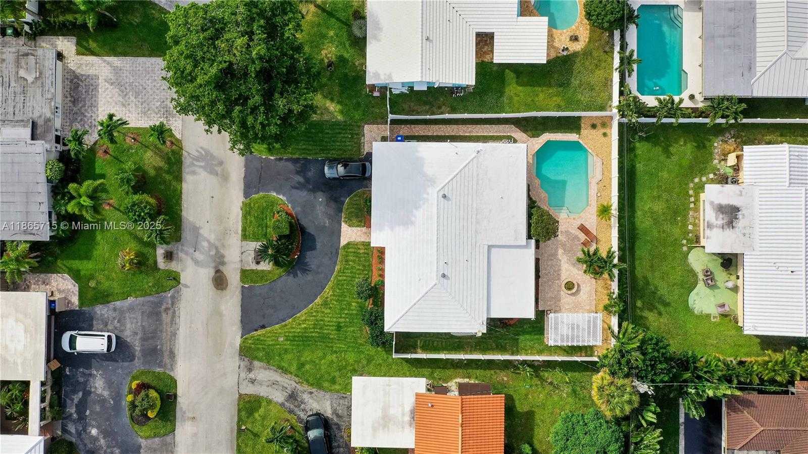 Small Image of 1985 WINDWARD DR, Lauderdale By The Sea Number 10