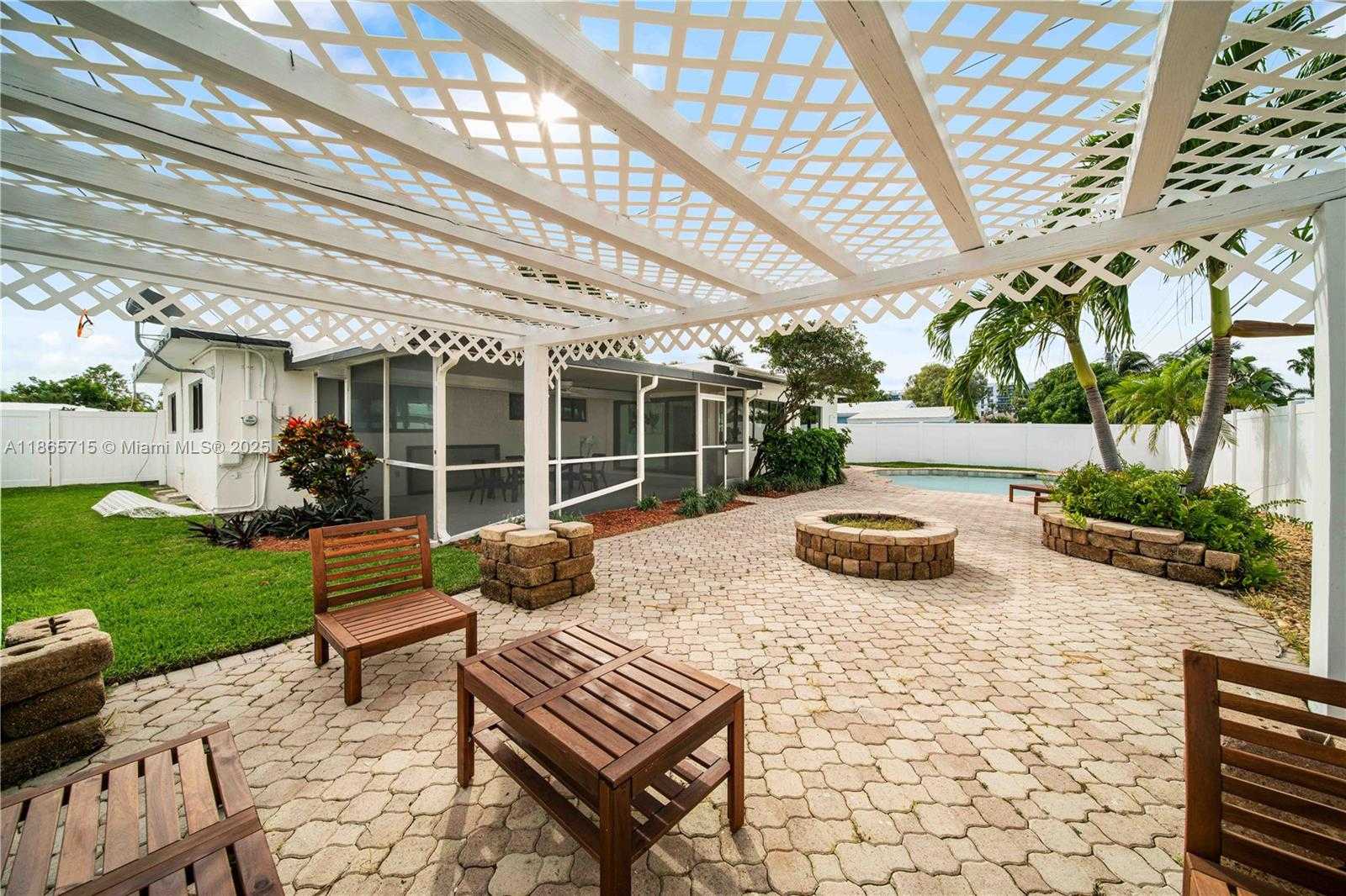 Small Image of 1985 WINDWARD DR, Lauderdale By The Sea Number 25