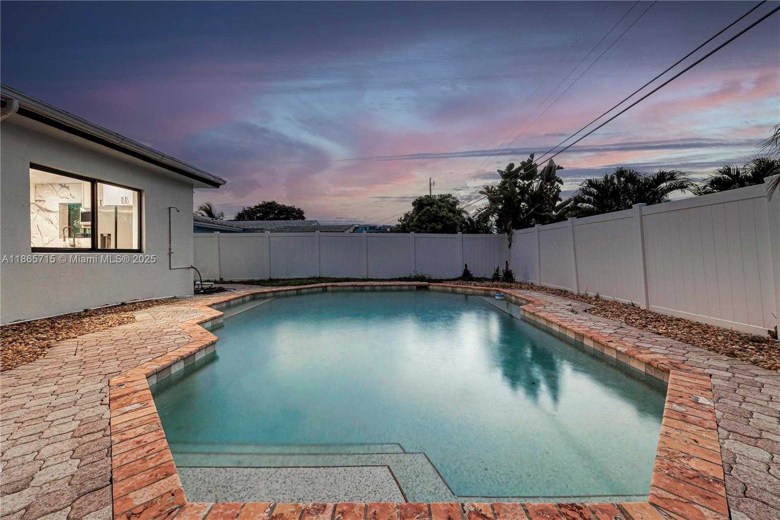 Small Image of 1985 WINDWARD DR, Lauderdale By The Sea Number 39