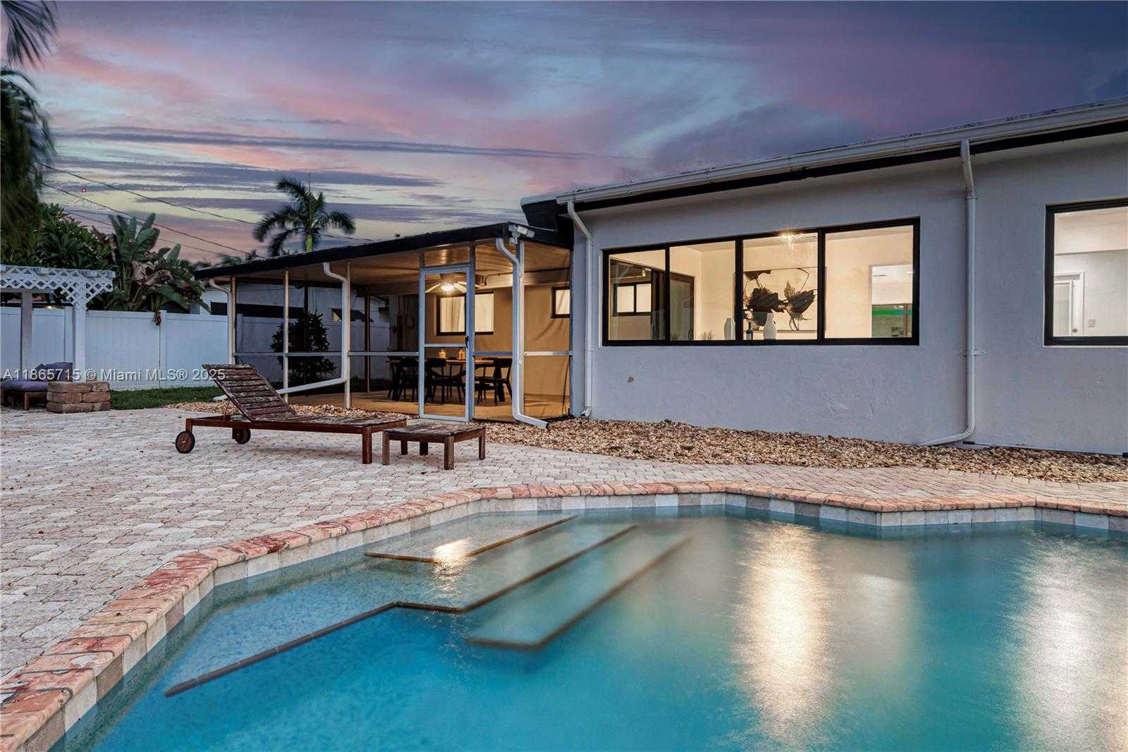 Small Image of 1985 WINDWARD DR, Lauderdale By The Sea Number 4