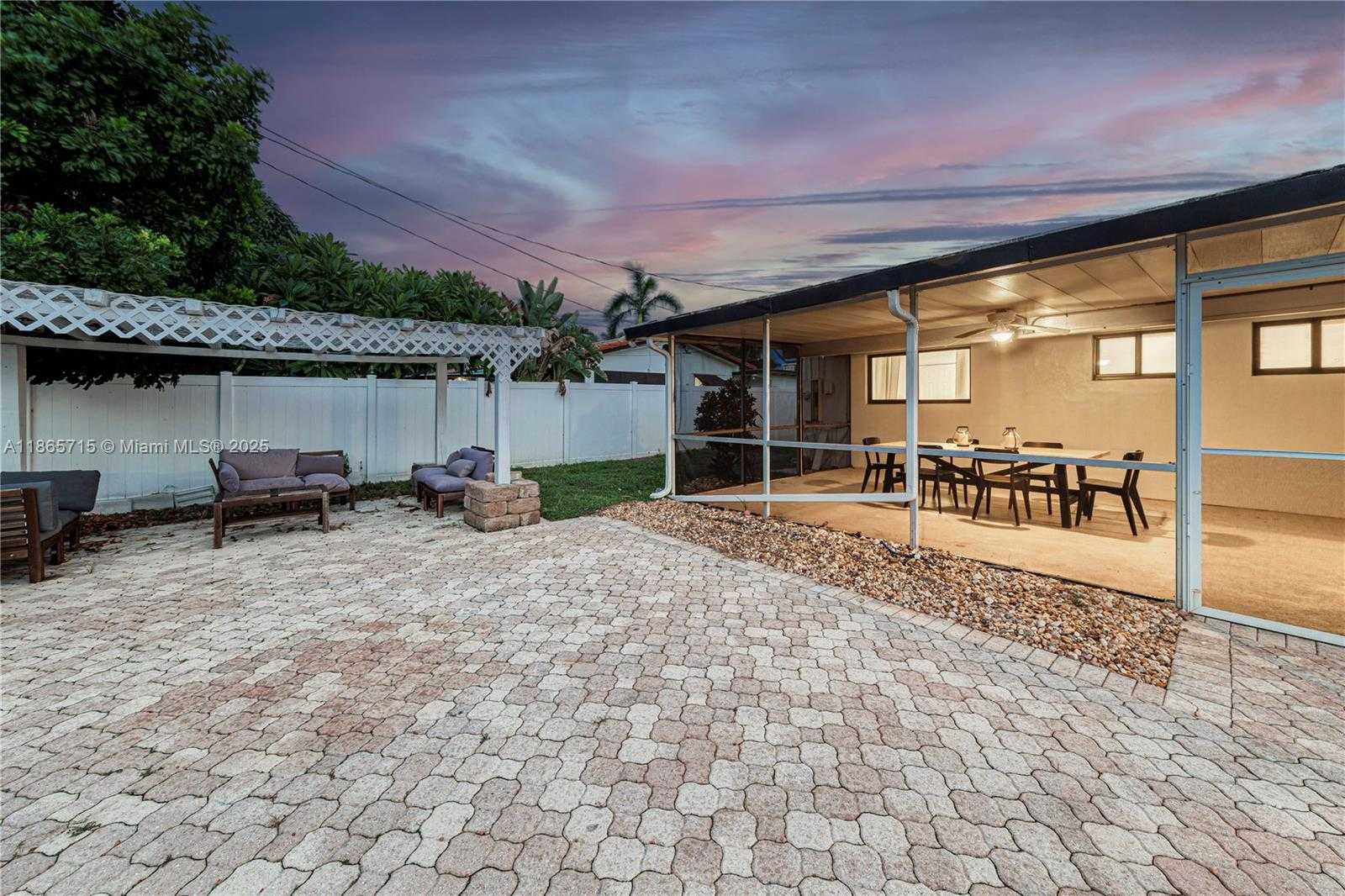 Small Image of 1985 WINDWARD DR, Lauderdale By The Sea Number 40