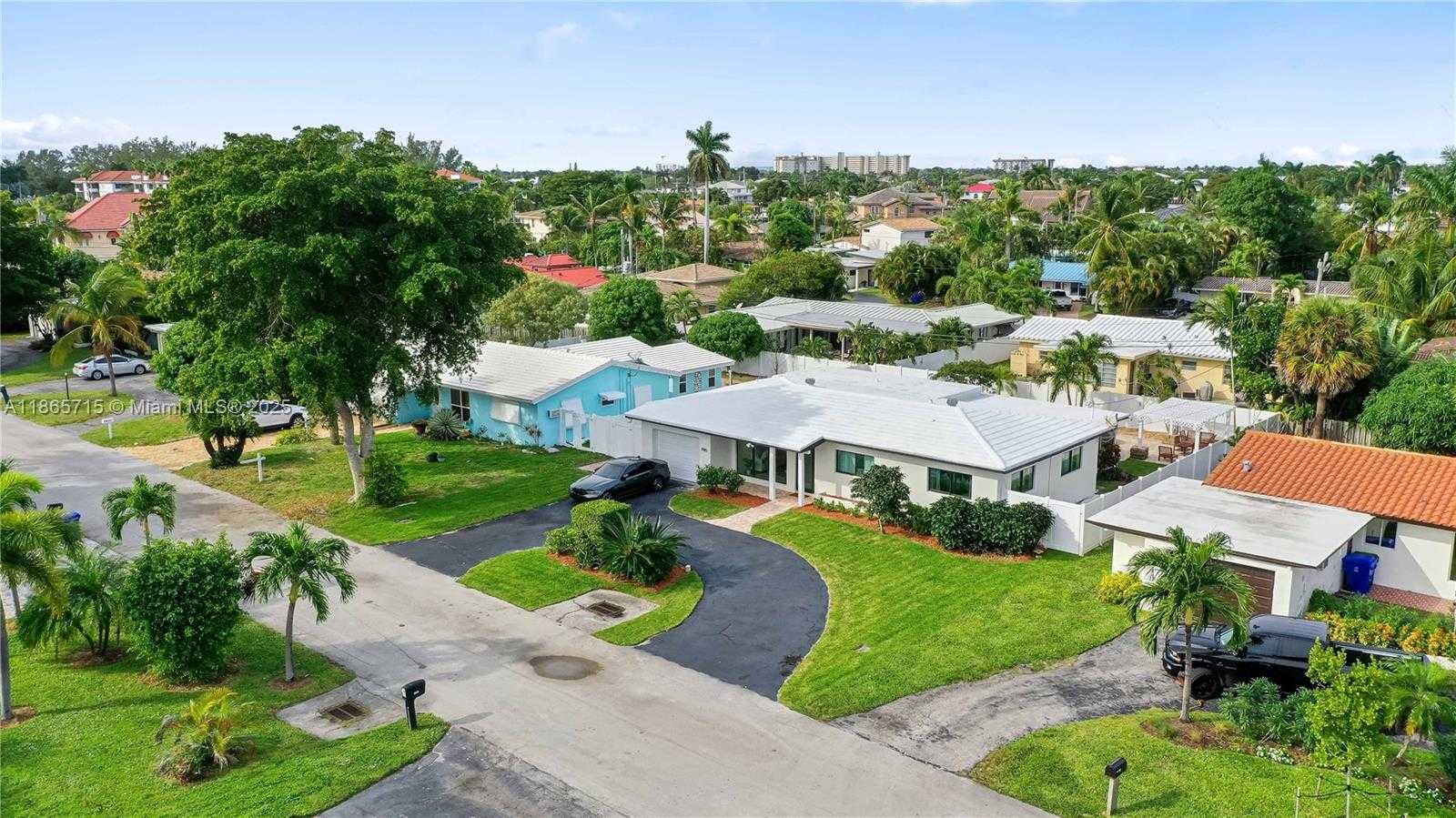 Small Image of 1985 WINDWARD DR, Lauderdale By The Sea Number 7