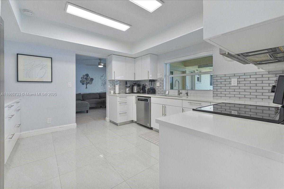 Small Image of 6581 SOUTH WEST 20TH CT, Plantation Number 10